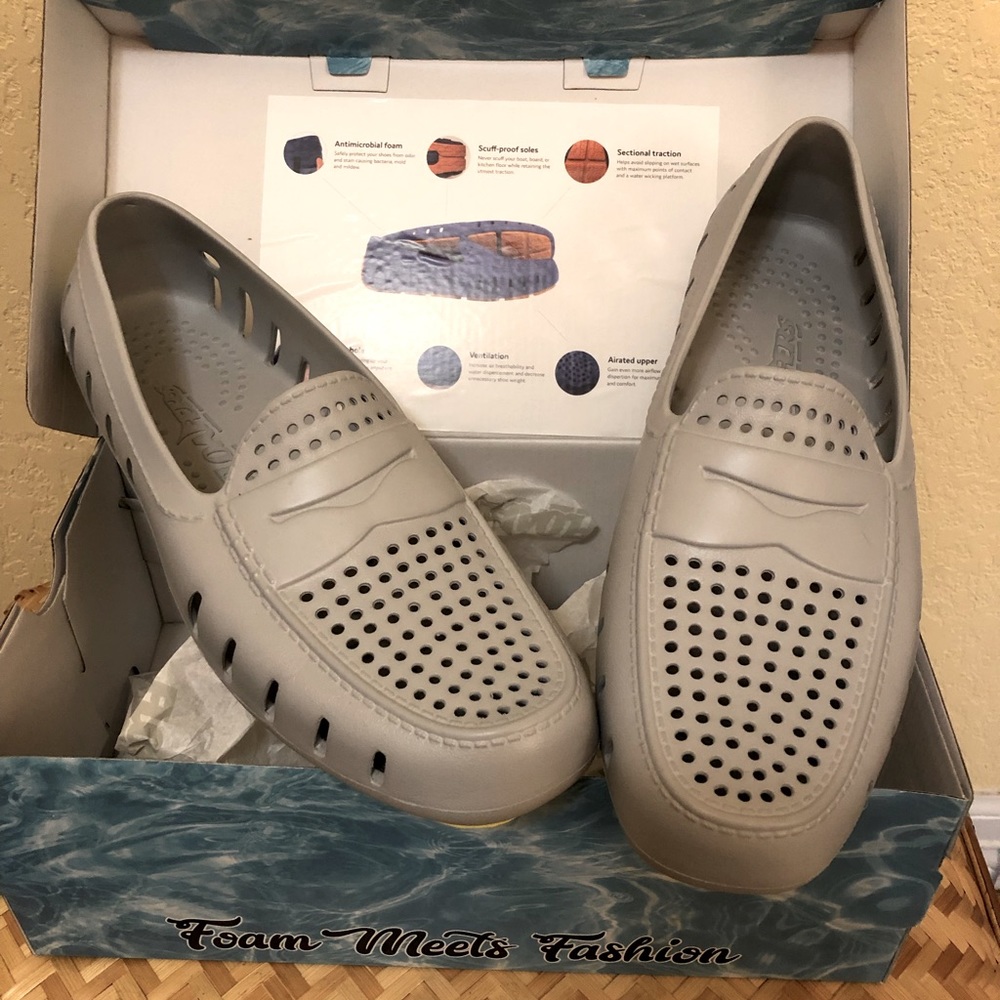 Like new sz 11 gray mens FLOAFERS-The latest craze
